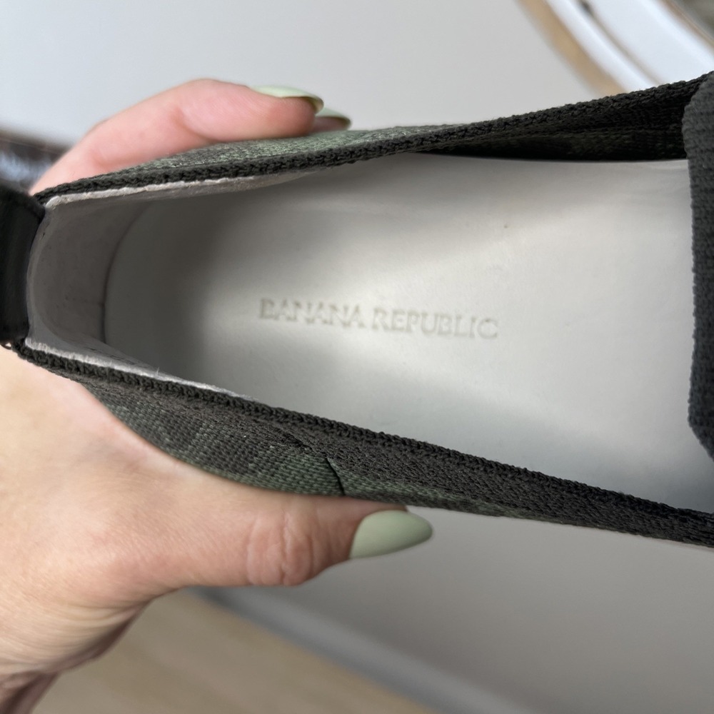 Banana Republic Women's Sustainable Flyknit Slip on Sneaker Olive Camo Size 7 - Picture 7 of 8